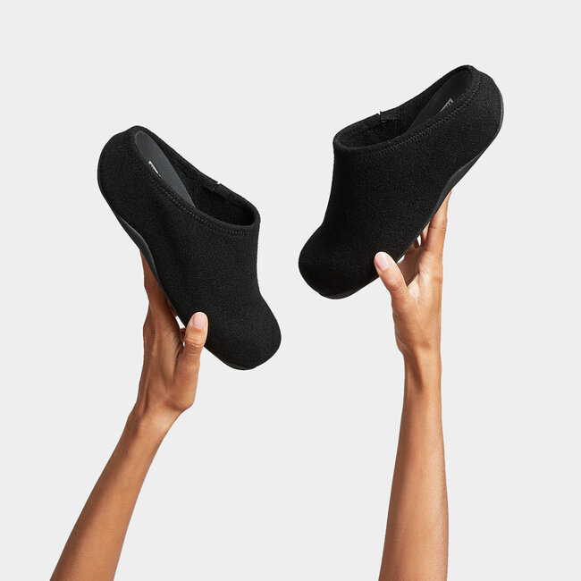 FitFlop Shuv  pantoffels  sloffen zwart  comfortabel  Microwobbleboard-zool technologie