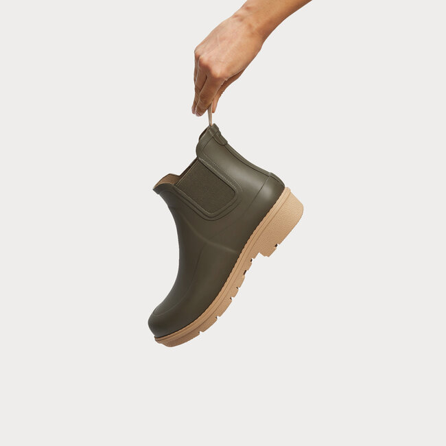 FitFlop Wonderwelly Contrast-Sole Chelsea Boots