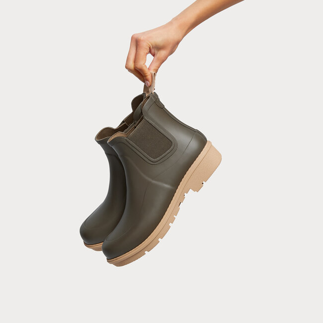 FitFlop Wonderwelly Contrast-Sole Chelsea Boots