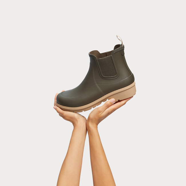 FitFlop Wonderwelly Contrast-Sole Chelsea Boots