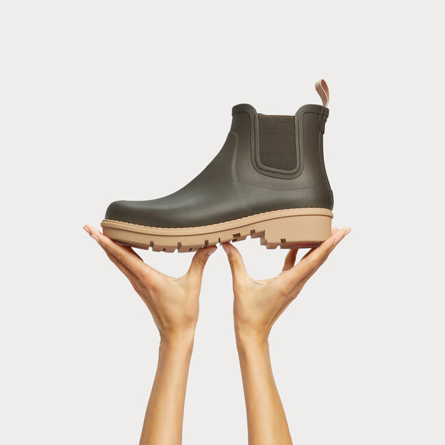 FitFlop Wonderwelly Contrast-Sole Chelsea Boots