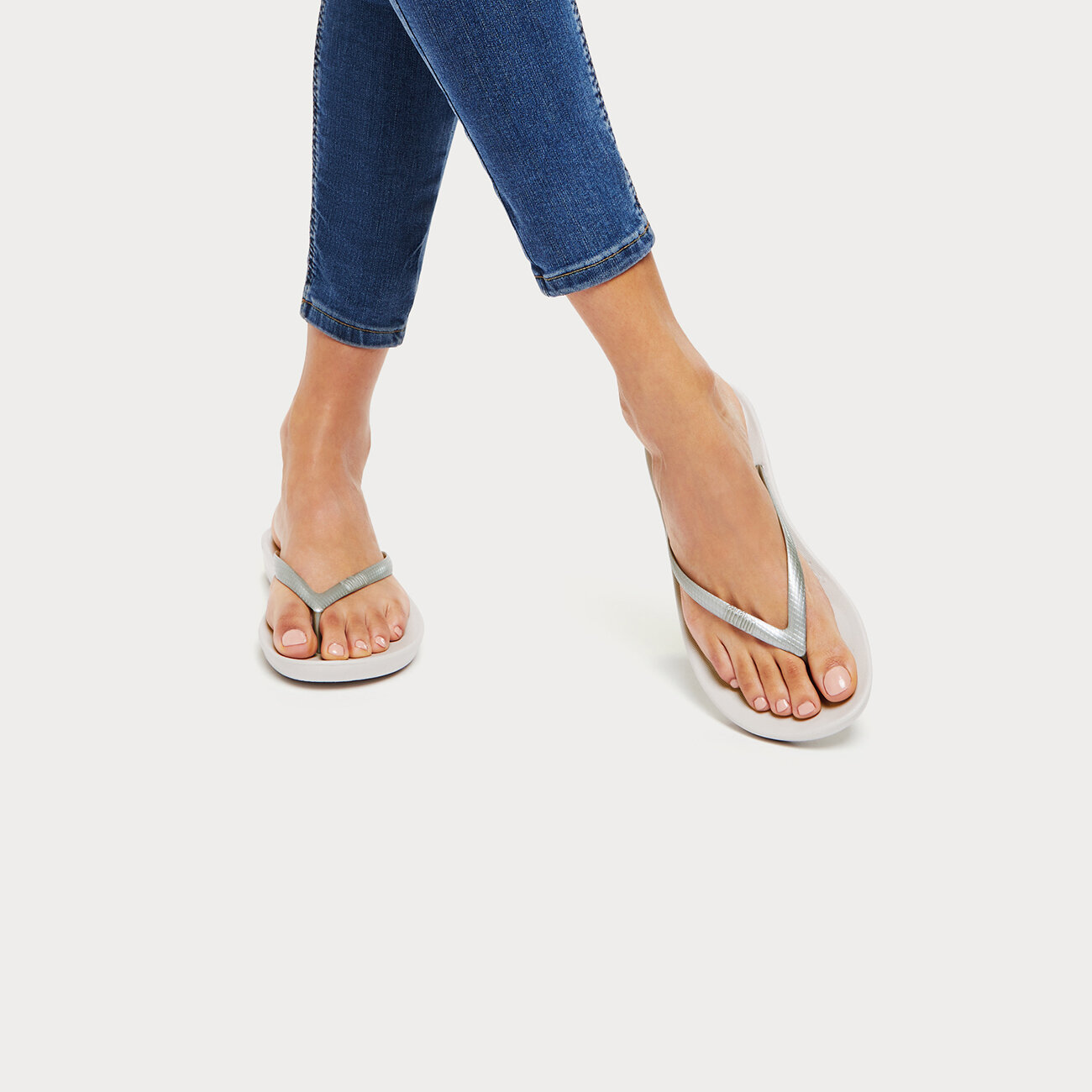 Iqushion Ergonomische Slippers voor Vrouwen - Zilver | Original Brands