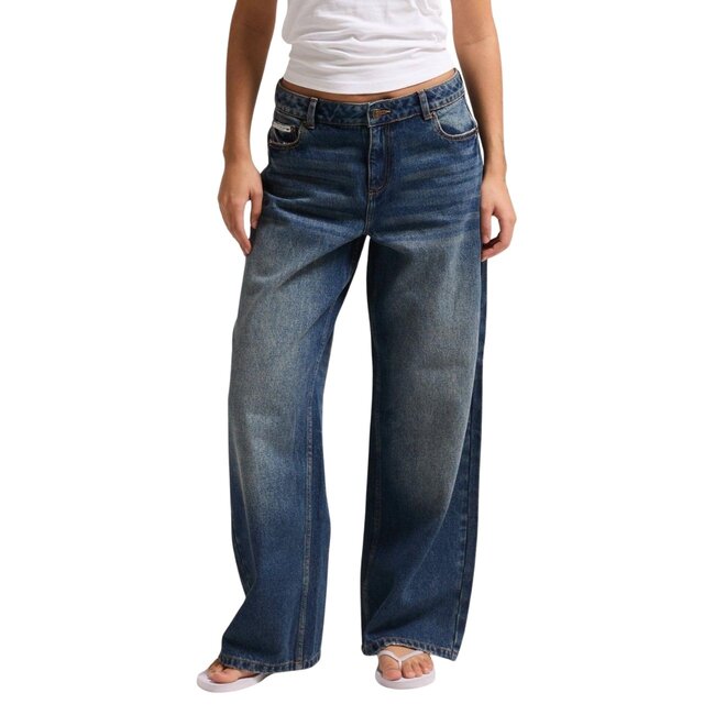 Juicy Couture Mid Rise Wide Leg Jean With Back Pocket Dog Crest